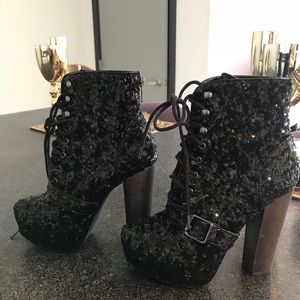Steve Madden Sequin bootie!!